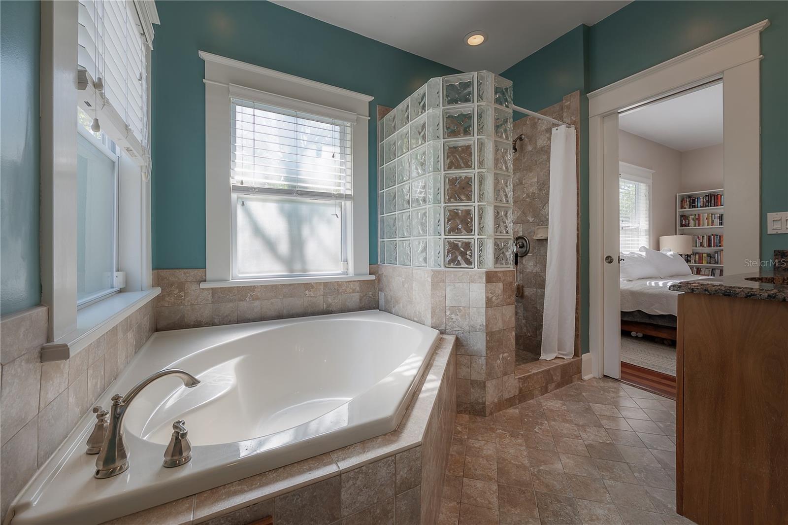 121 W MOHAWK AVE, TAMPA, FL, 33604