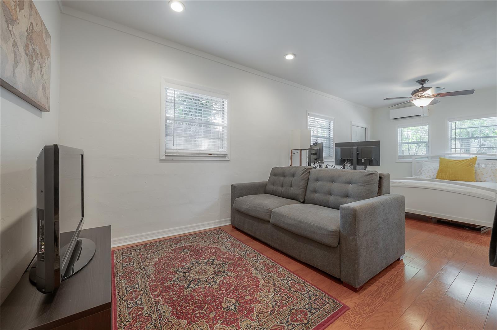 121 W MOHAWK AVE, TAMPA, FL, 33604