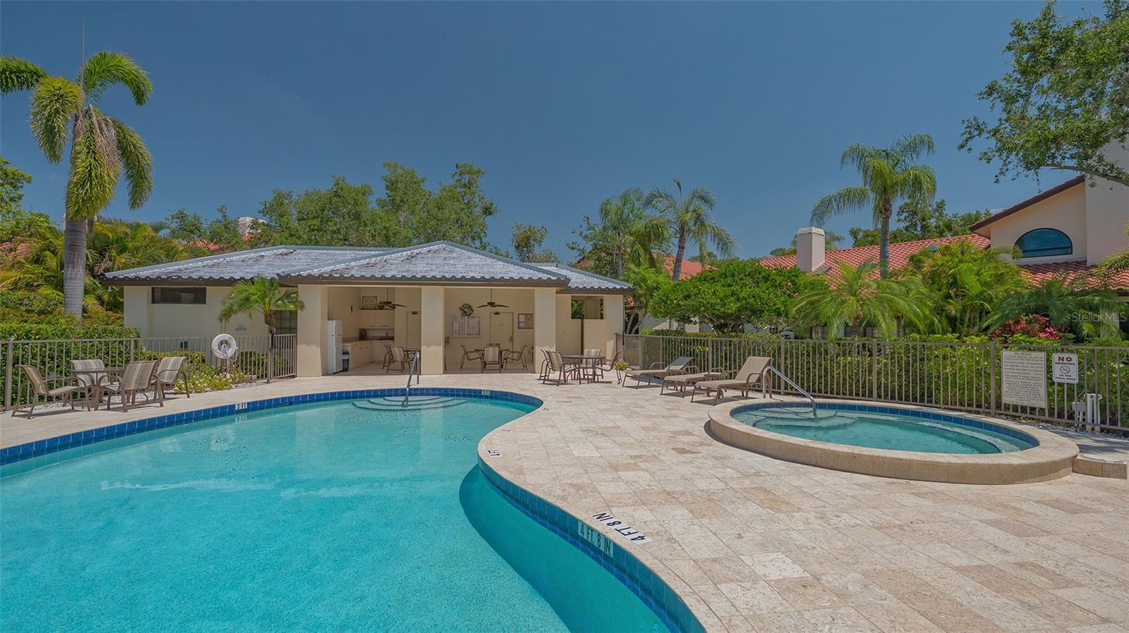 A4649709 Property Photo