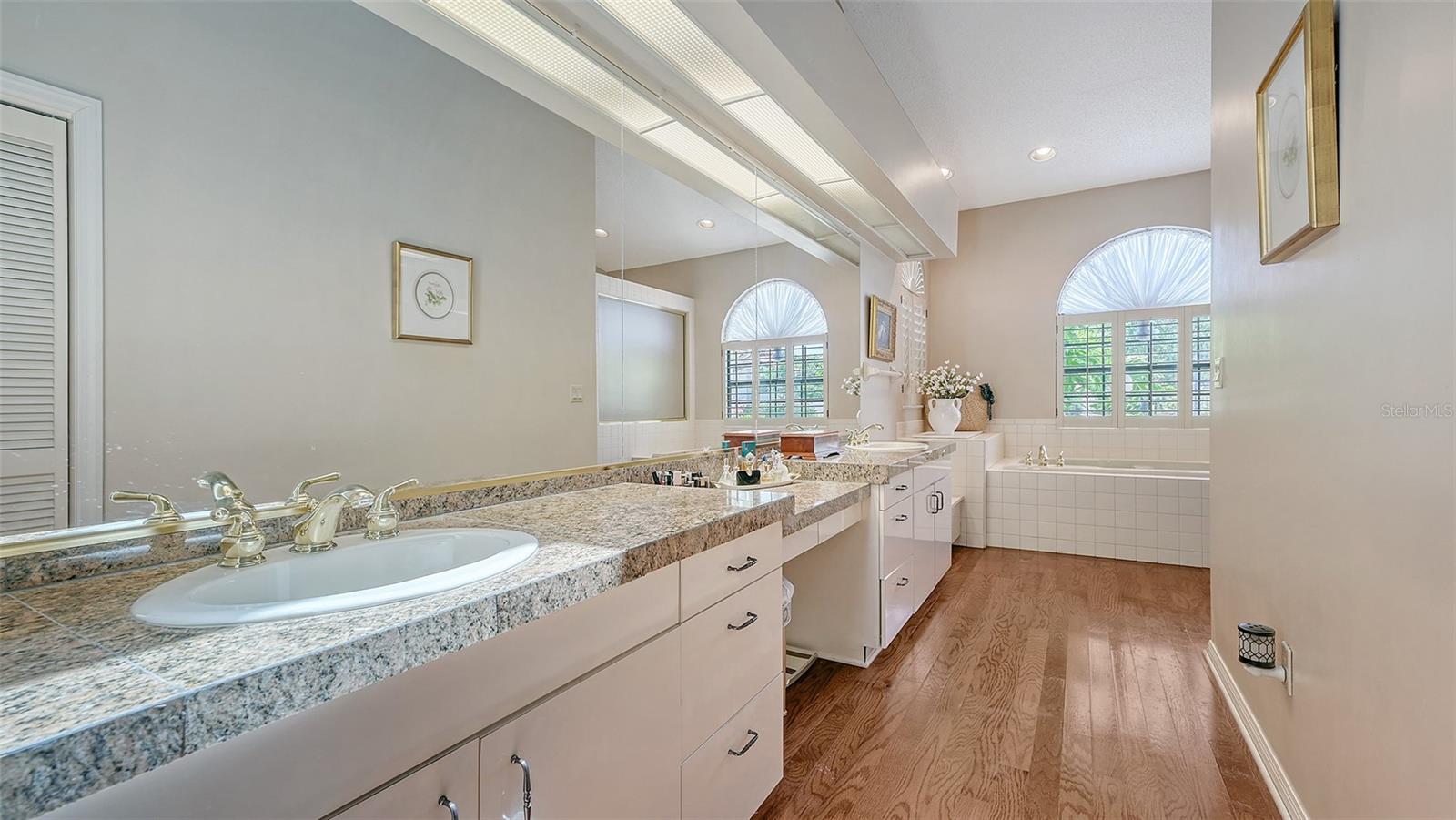 A4649709 Property Photo