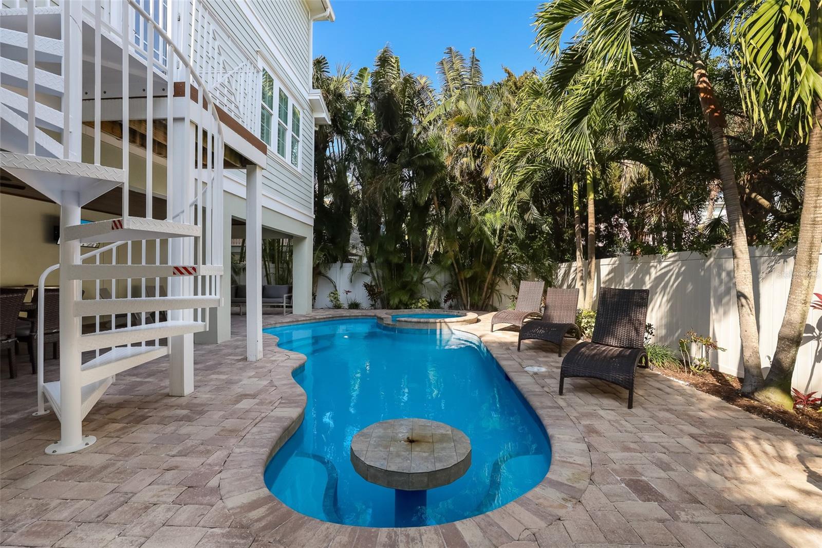 A4649747 Property Photo