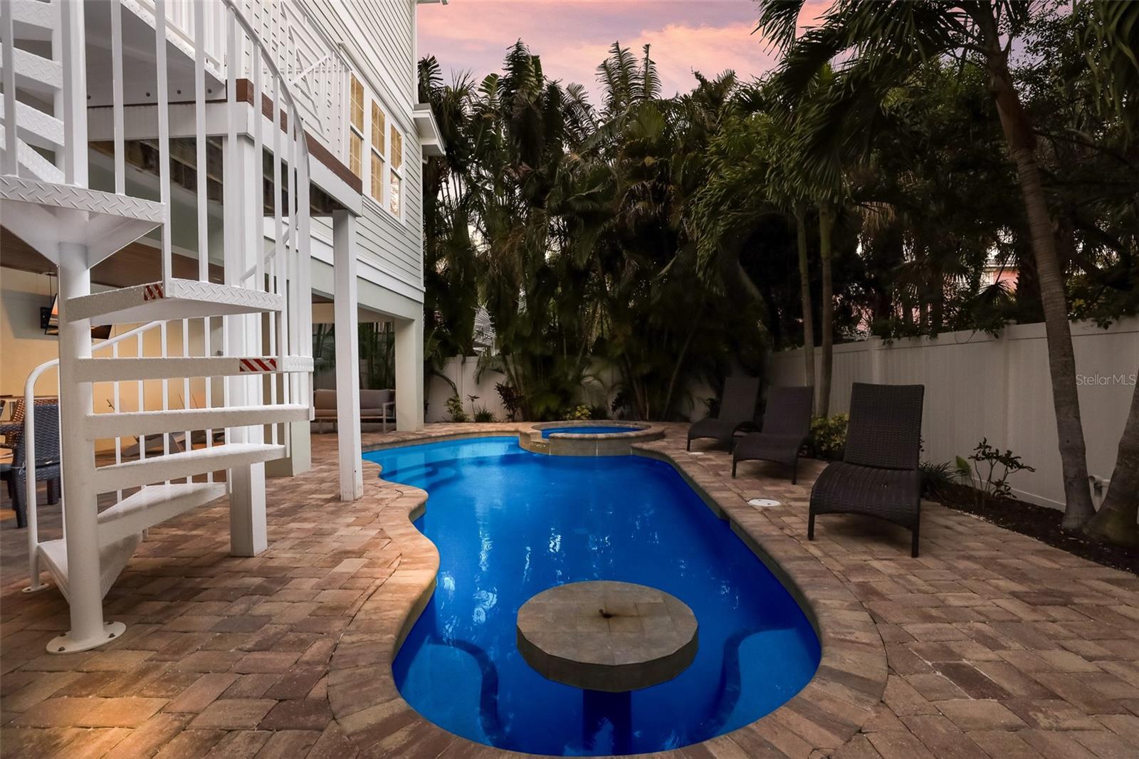 A4649747 Property Photo