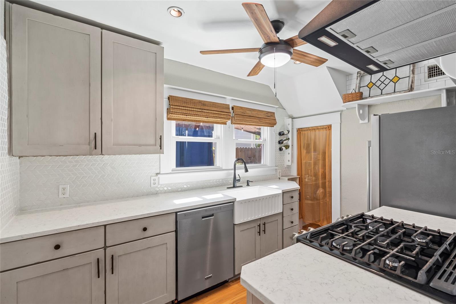 701 14TH ST N, ST PETERSBURG, FL, 33705