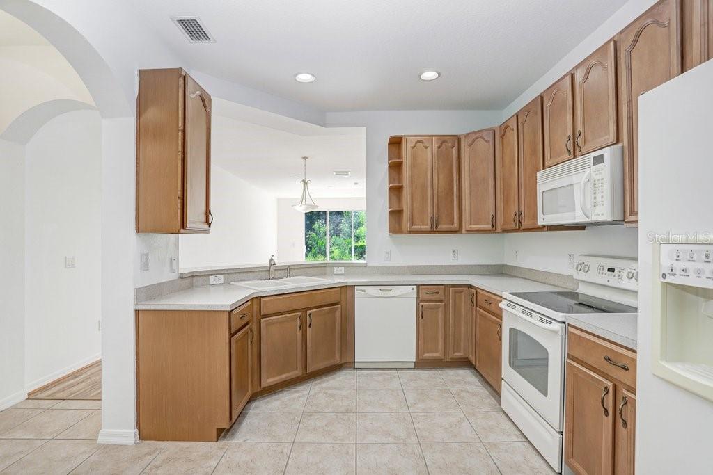 2050 PARK CRESCENT DR, LAND O LAKES, FL, 34639