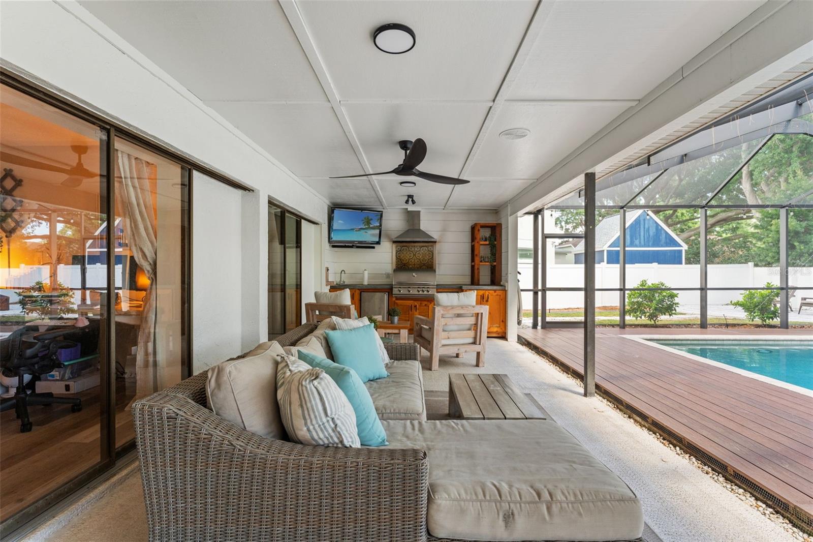 11709 ROLLING OAKS LN, TAMPA, FL, 33618