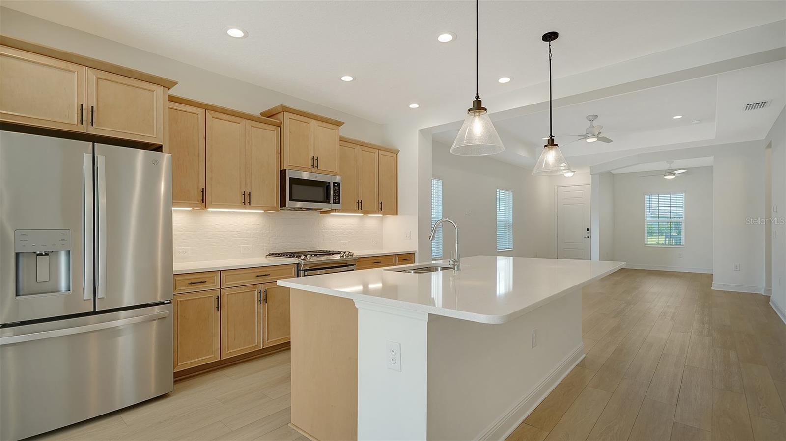 10105 CANAVERAL CIR, SARASOTA, FL, 34241