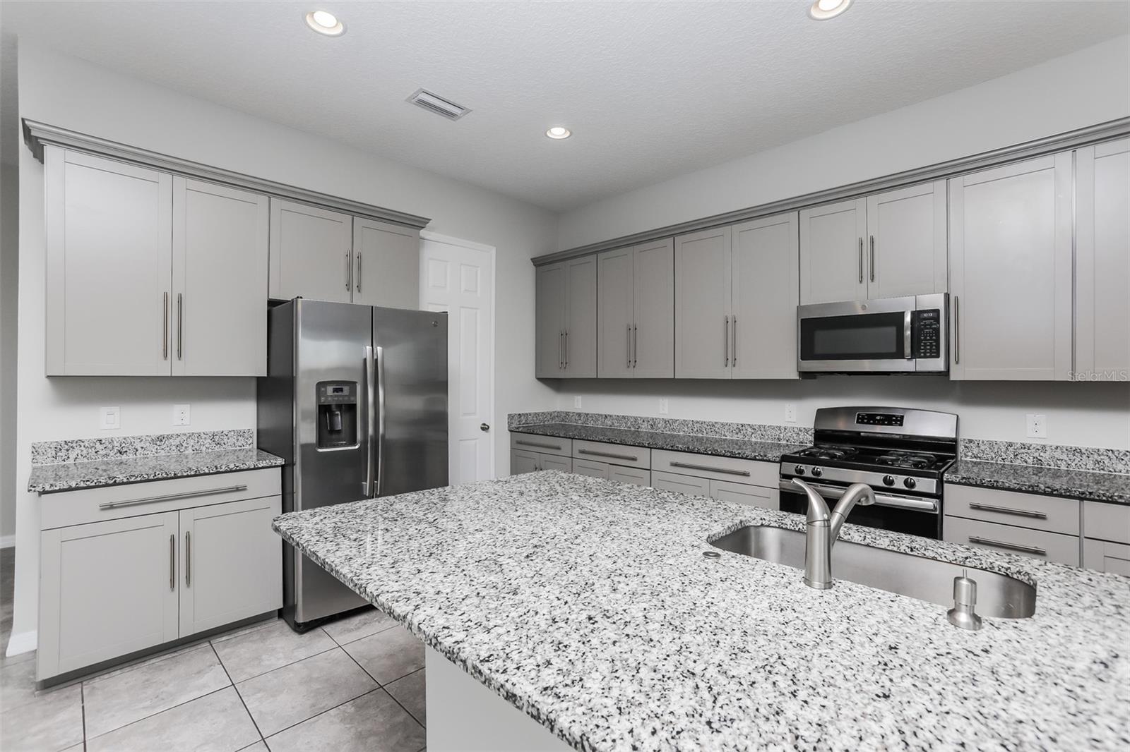 800 GRAND HILLTOP DR, APOPKA, FL, 32703