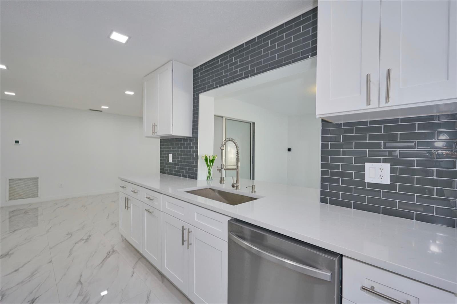 2310 LAGUNA DR, INDIAN LAKE ESTATES, FL, 33855