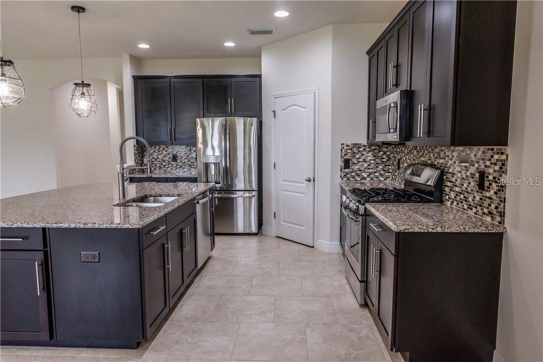 11239 SPRING POINT CIR, RIVERVIEW, FL, 33579