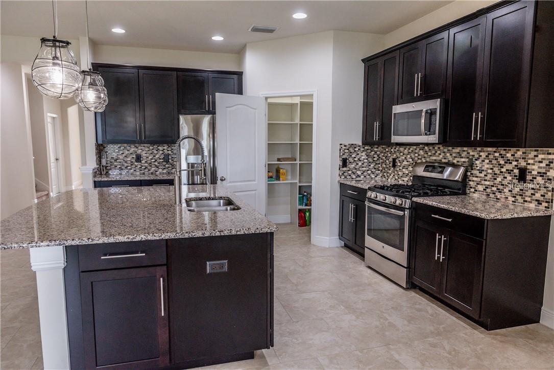 11239 SPRING POINT CIR, RIVERVIEW, FL, 33579