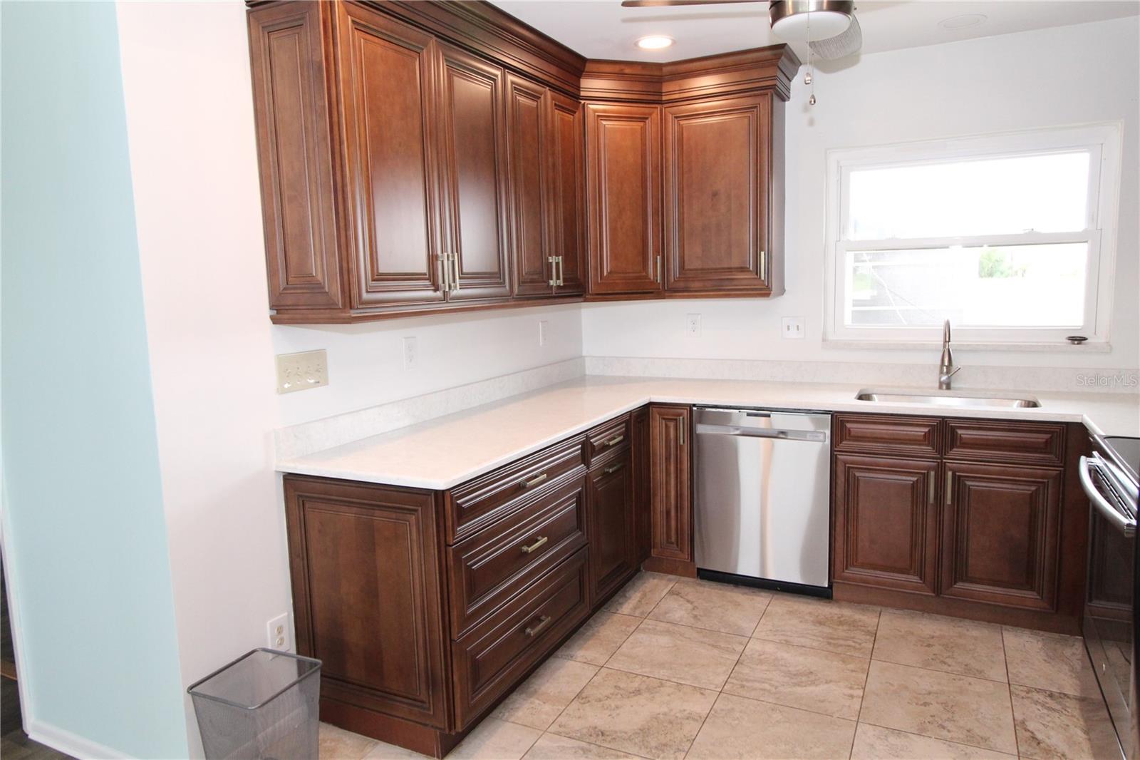 1104 DESERT HILLS DR, SUN CITY CENTER, FL, 33573