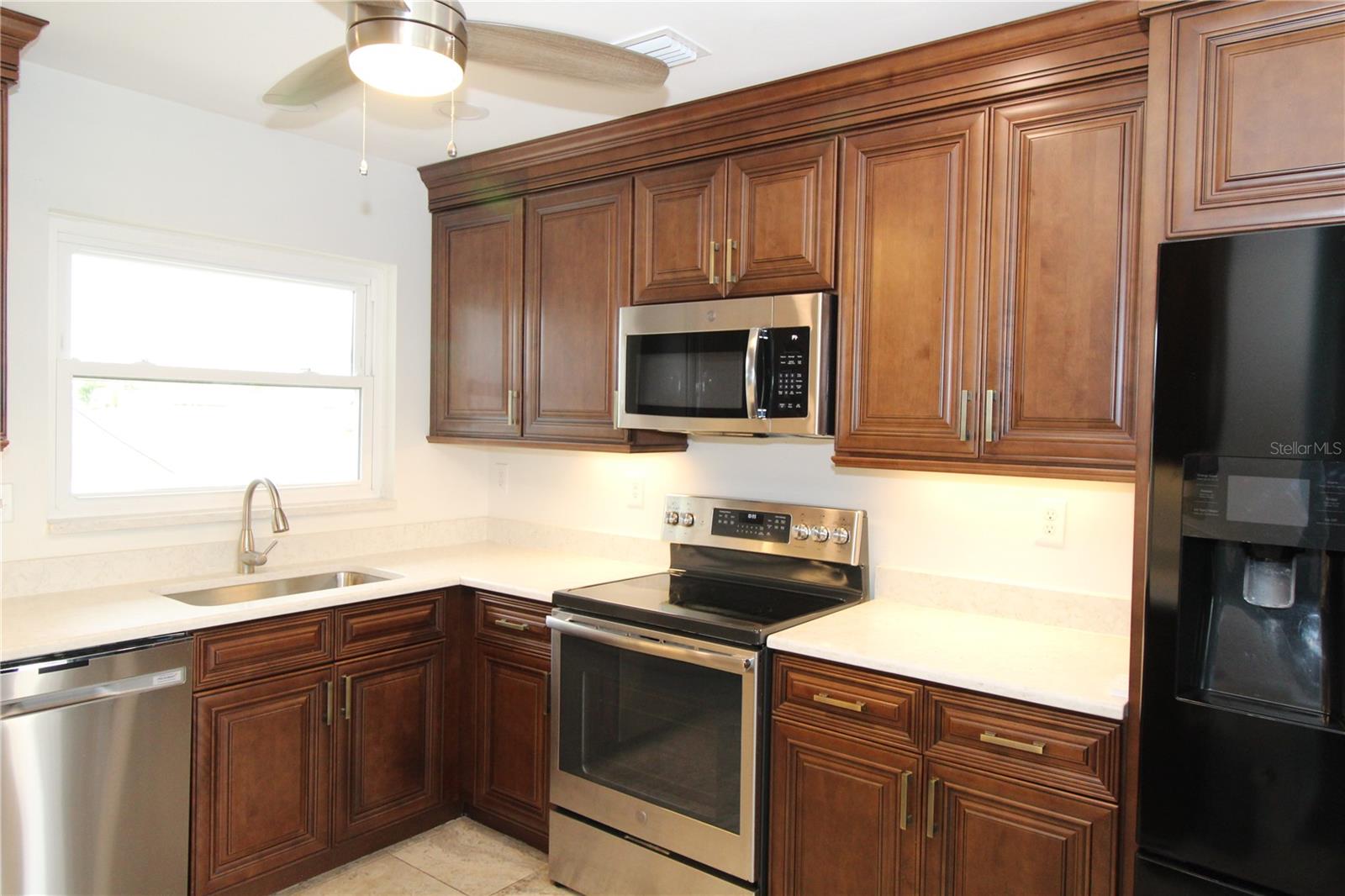 1104 DESERT HILLS DR, SUN CITY CENTER, FL, 33573