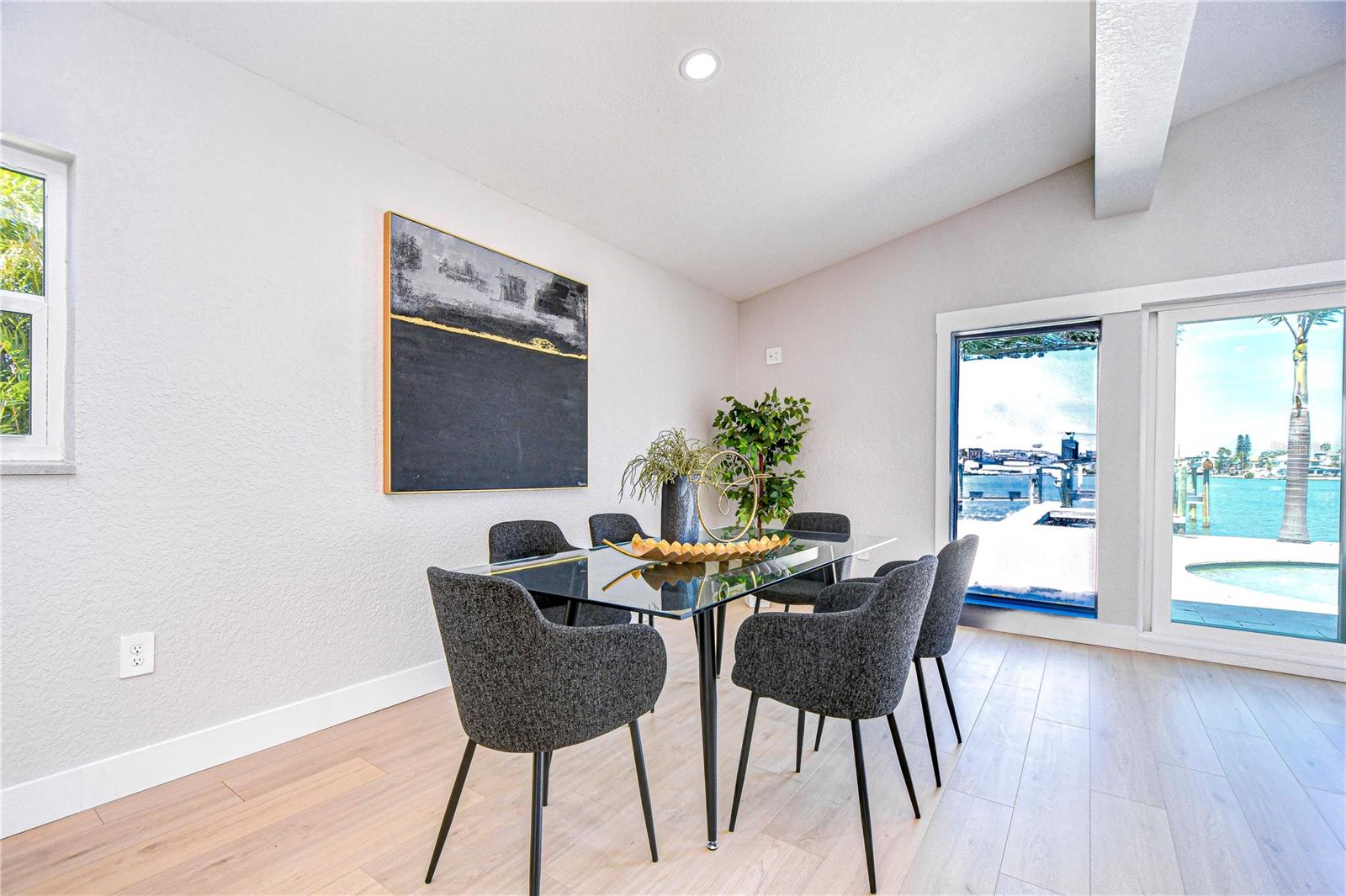 568 CRYSTAL DR, MADEIRA BEACH, FL, 33708