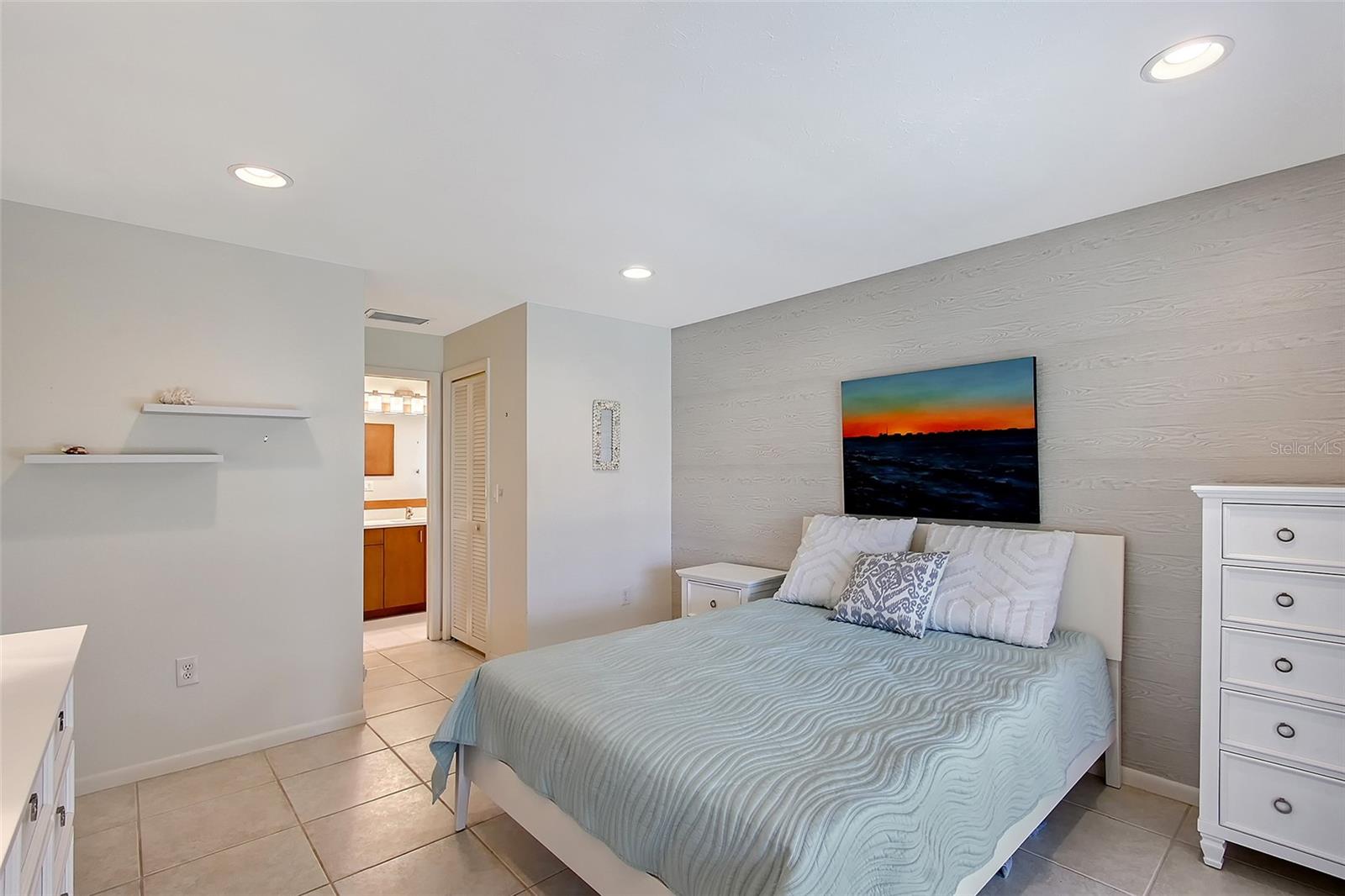 A4649819 Property Photo
