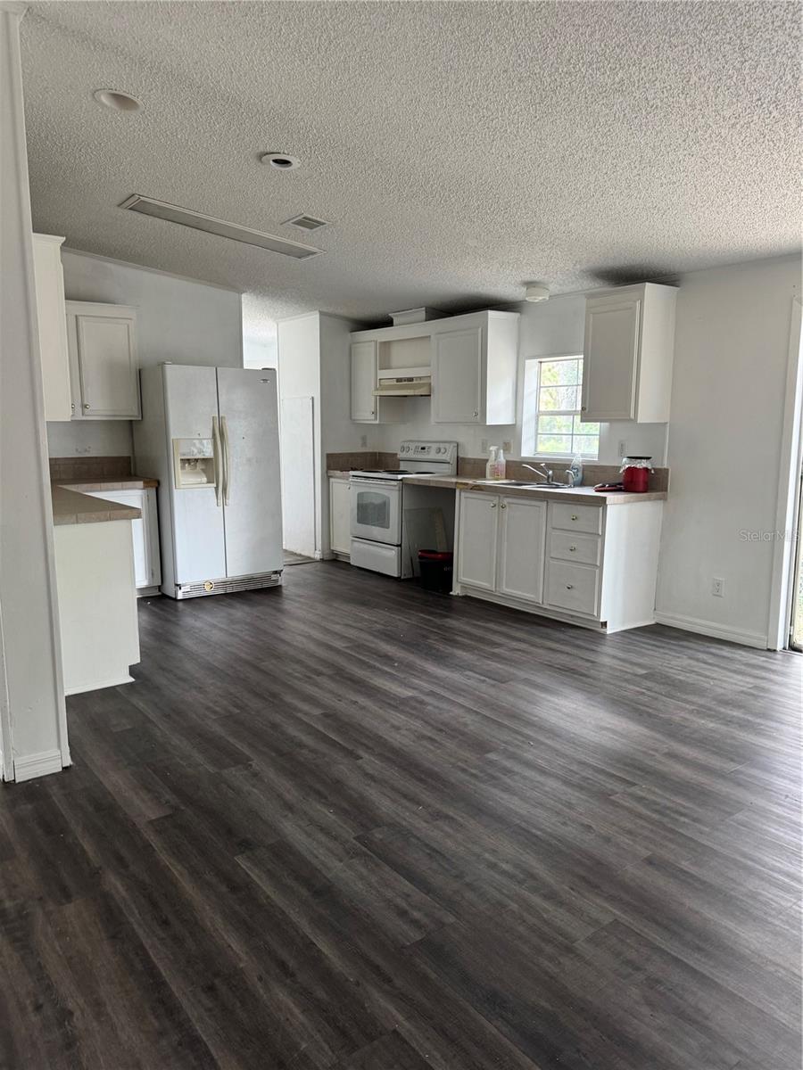 39204 BAY AVE, ZEPHYRHILLS, FL, 33540