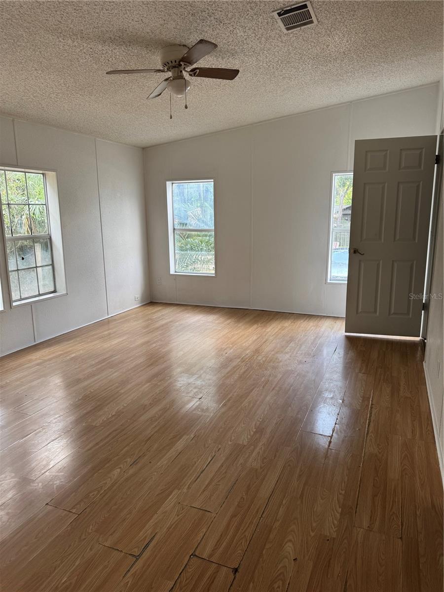 39204 BAY AVE, ZEPHYRHILLS, FL, 33540