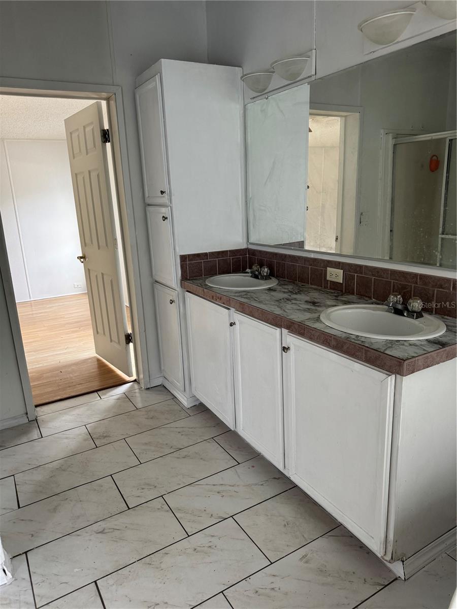 39204 BAY AVE, ZEPHYRHILLS, FL, 33540