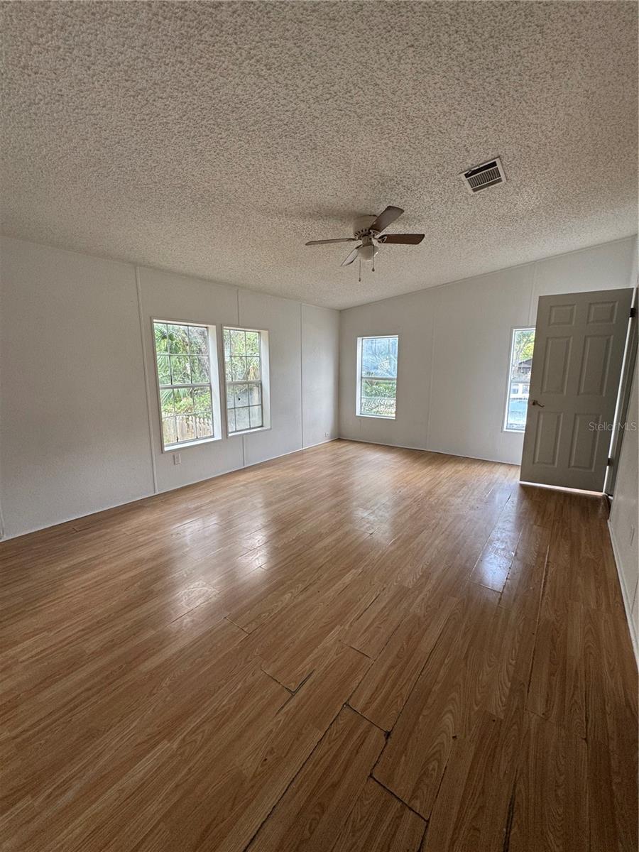 39204 BAY AVE, ZEPHYRHILLS, FL, 33540