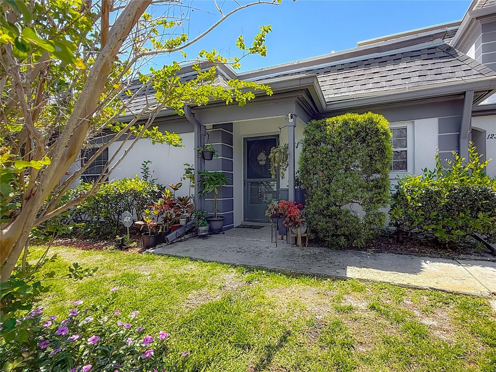 2 Bed/1.5 Bath End Unit Villa Style Condo