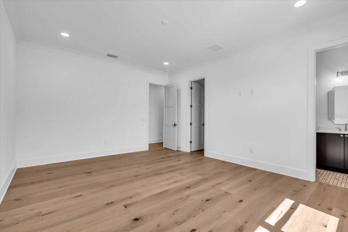 4607 W LAMB AVE, TAMPA, FL, 33629