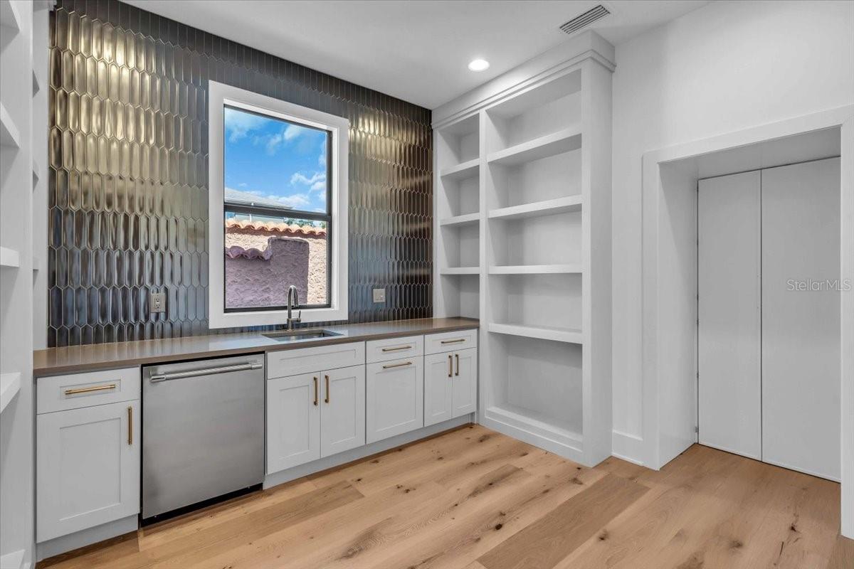 4607 W LAMB AVE, TAMPA, FL, 33629