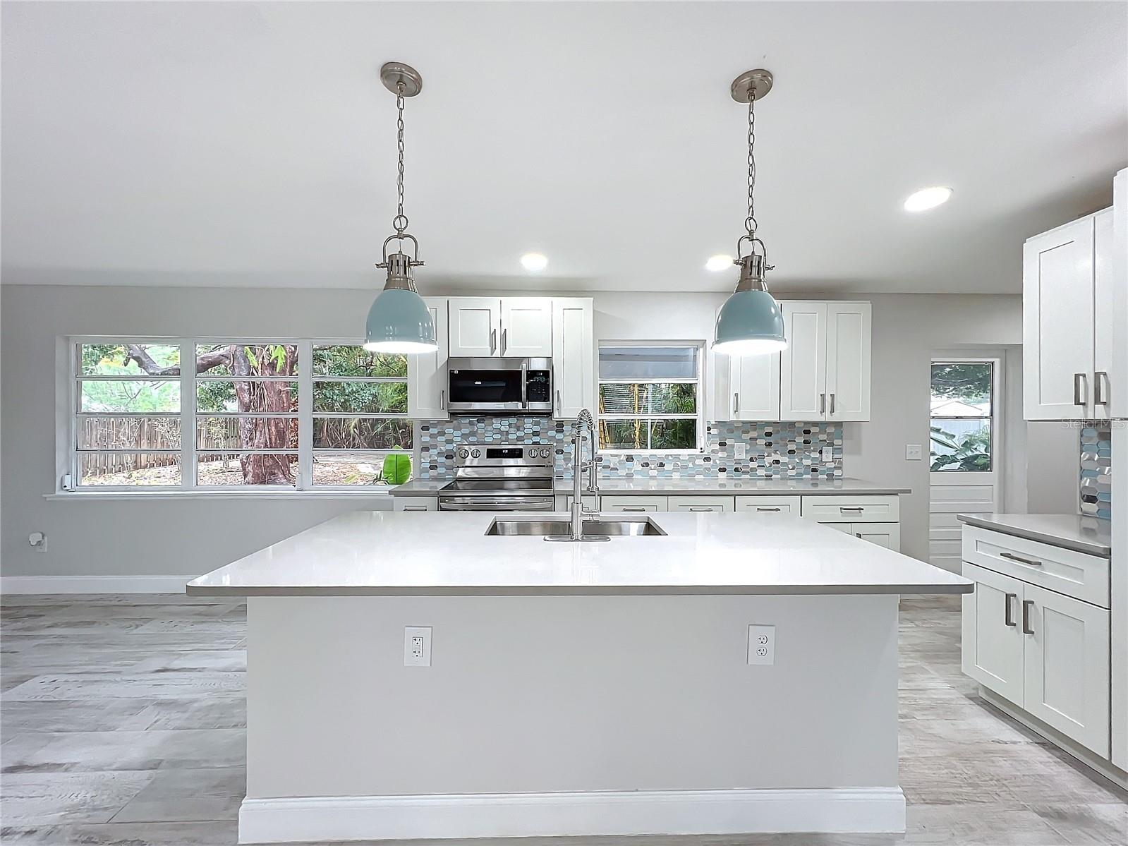 2107 PINE TER, SARASOTA, FL, 34231