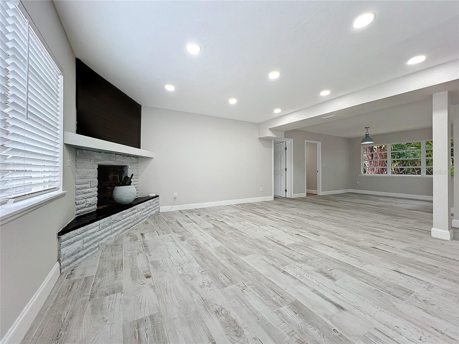 2107 PINE TER, SARASOTA, FL, 34231