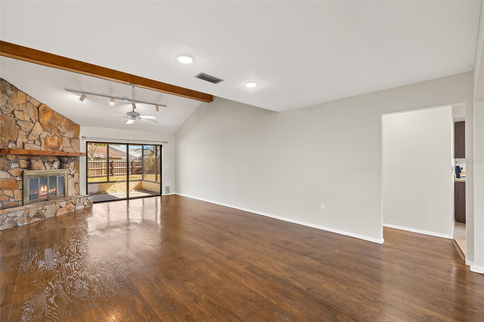A4649845 Property Photo