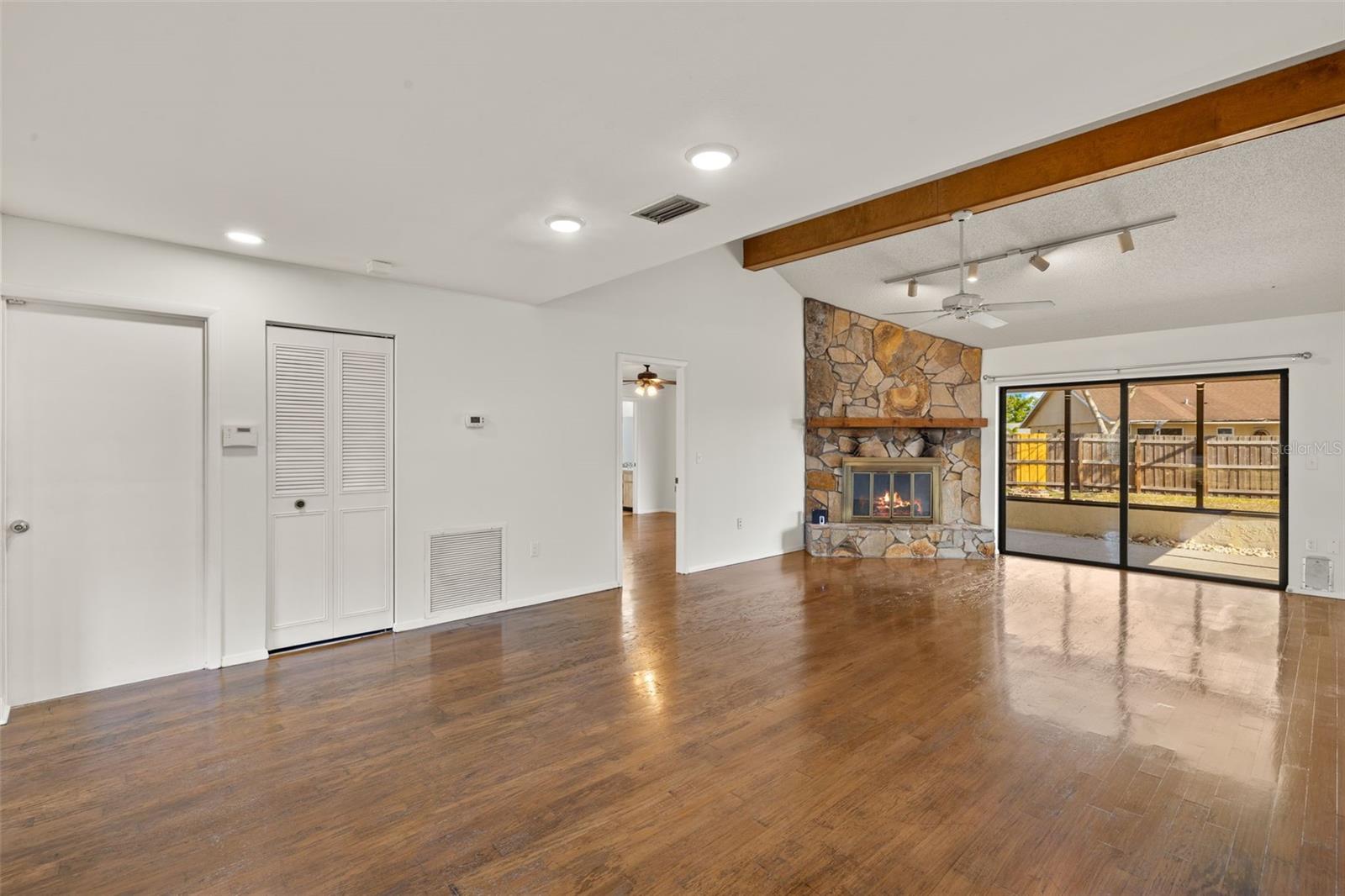A4649845 Property Photo