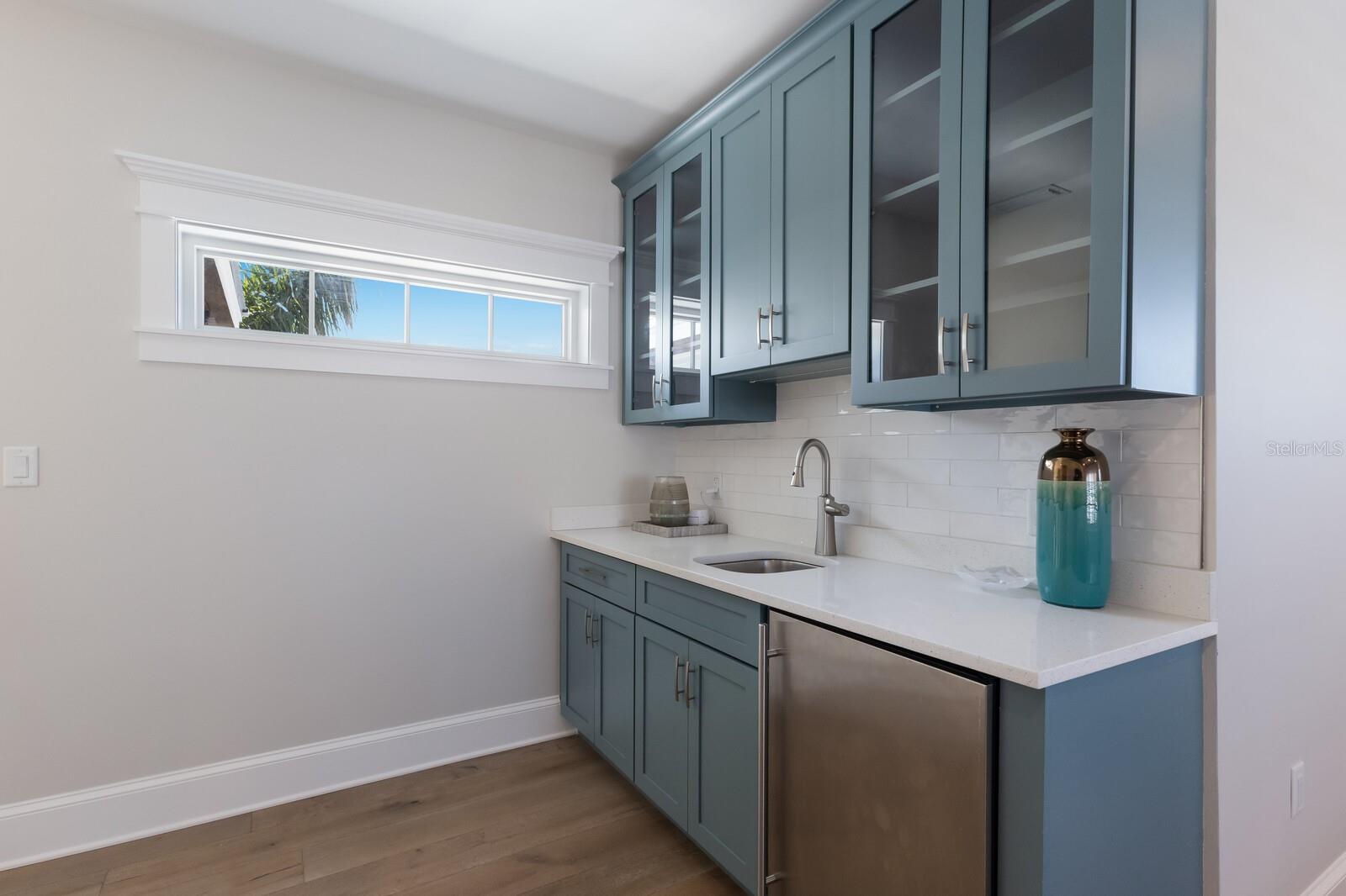 A4649861 Property Photo