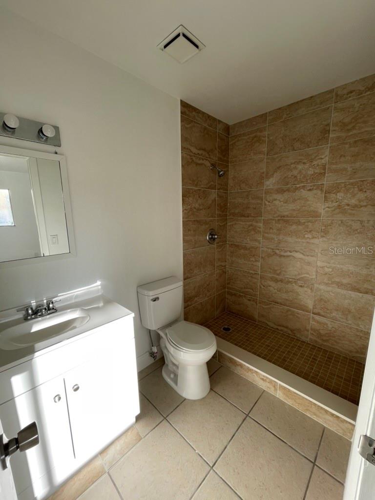 516 E ROSEWOOD LN, TAVARES, FL, 32778