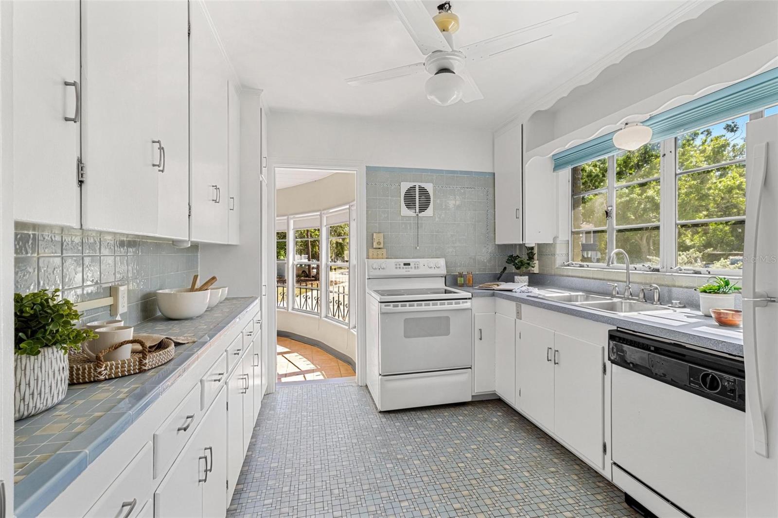 300 22ND AVE S, ST PETERSBURG, FL, 33705