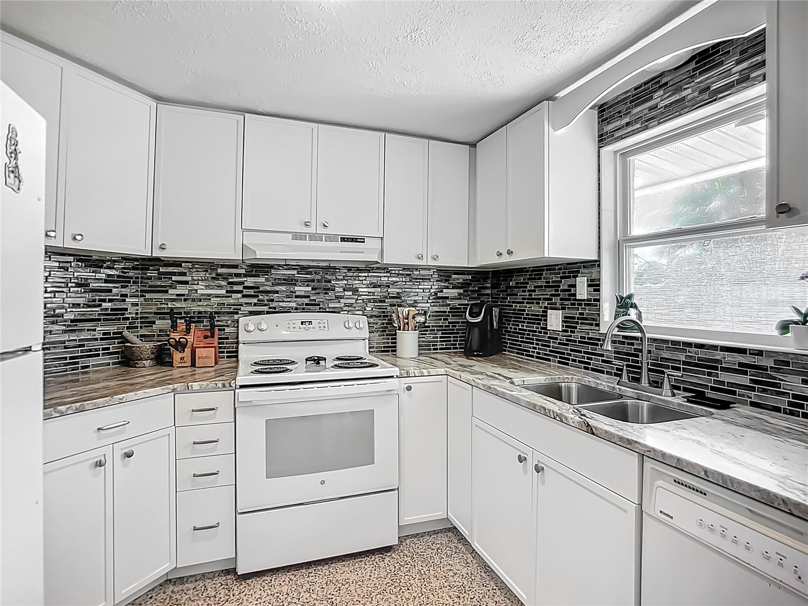 2108 LEE LN, SARASOTA, FL, 34231