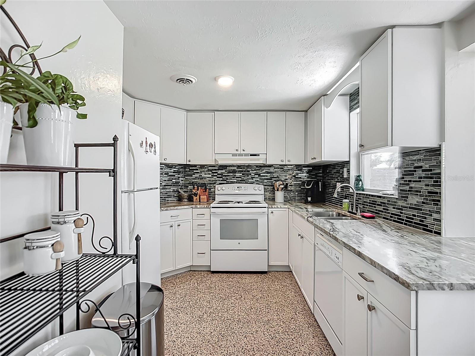 2108 LEE LN, SARASOTA, FL, 34231