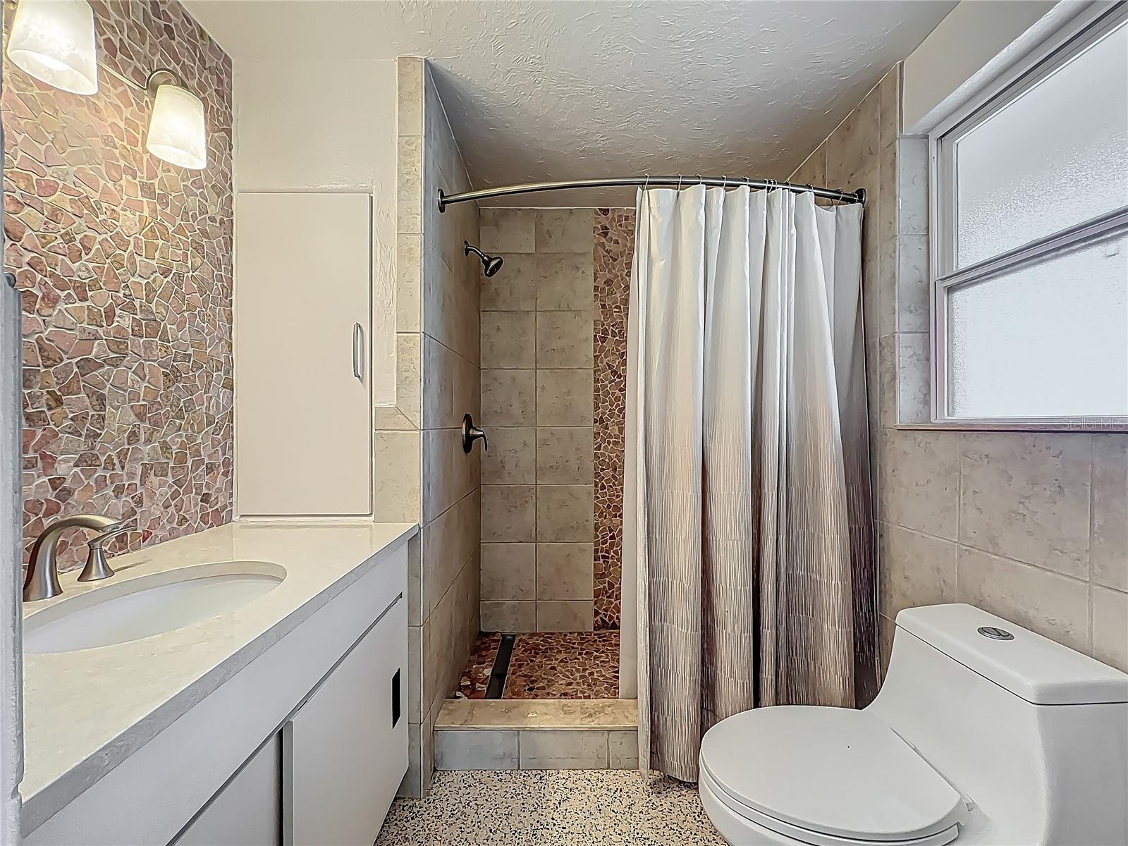 2108 LEE LN, SARASOTA, FL, 34231