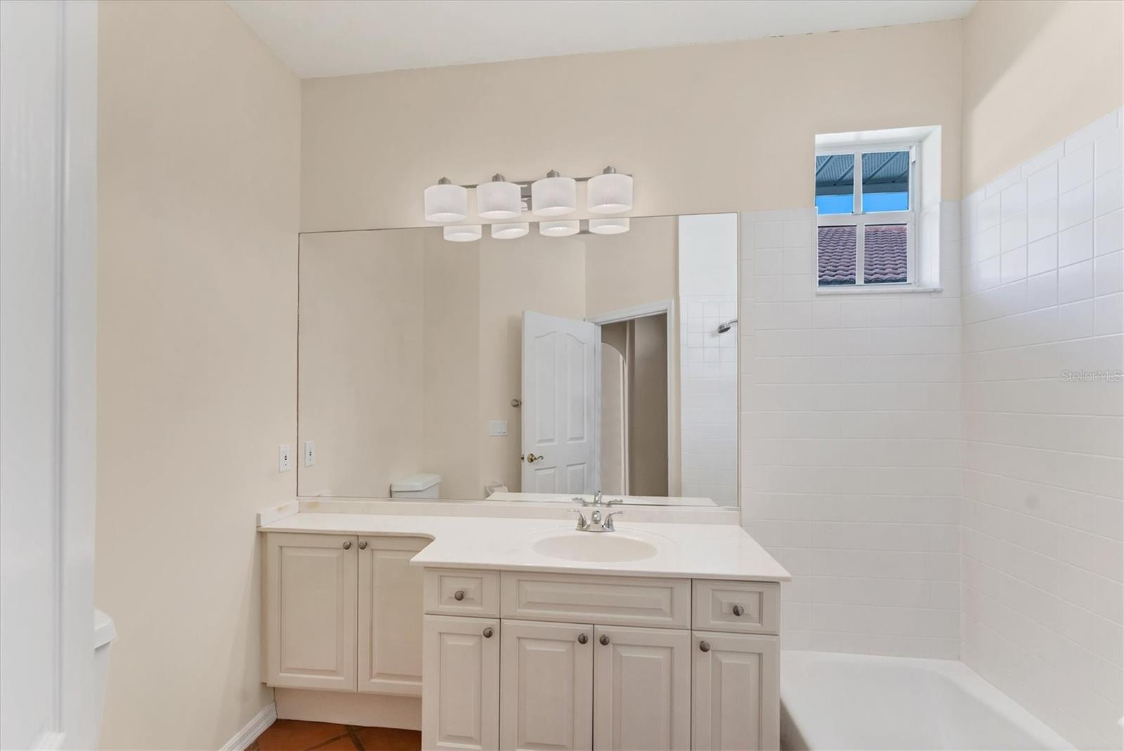A4649914 Property Photo