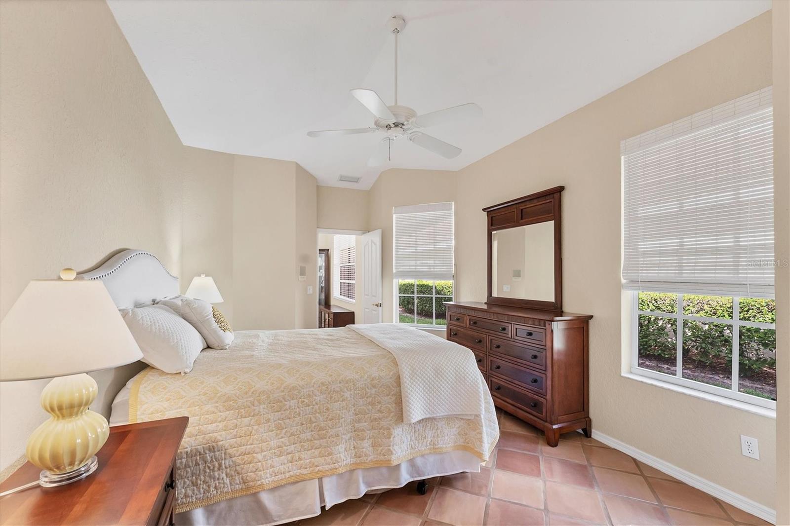 A4649914 Property Photo