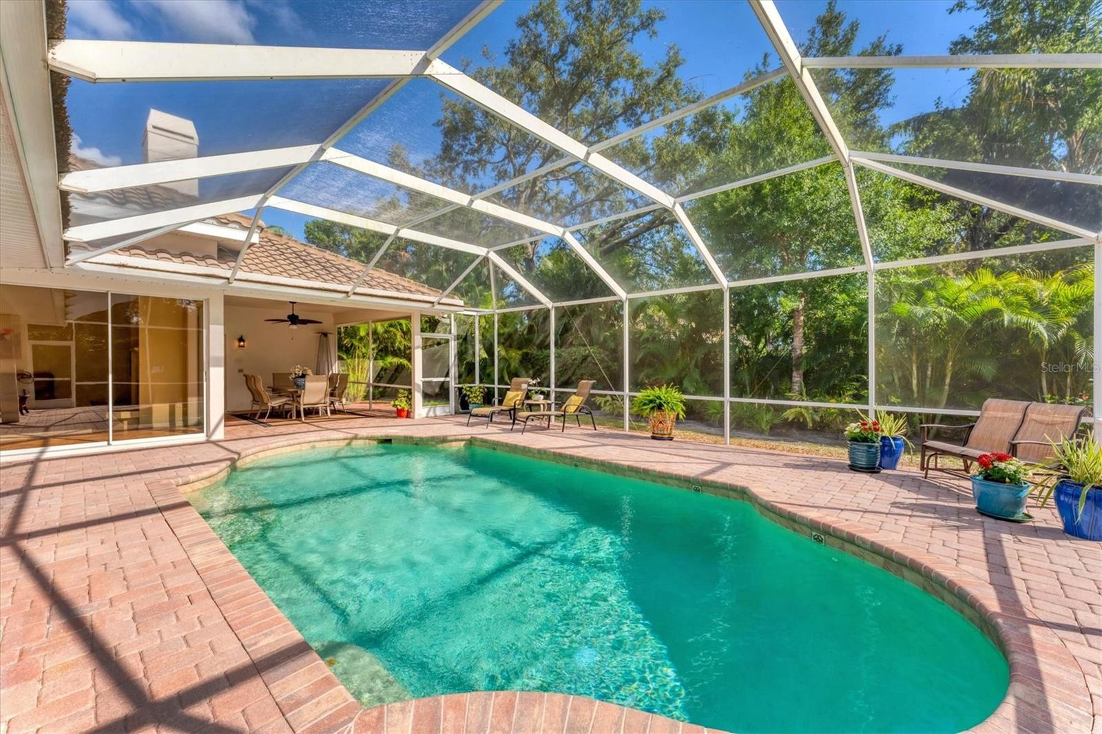 A4649914 Property Photo