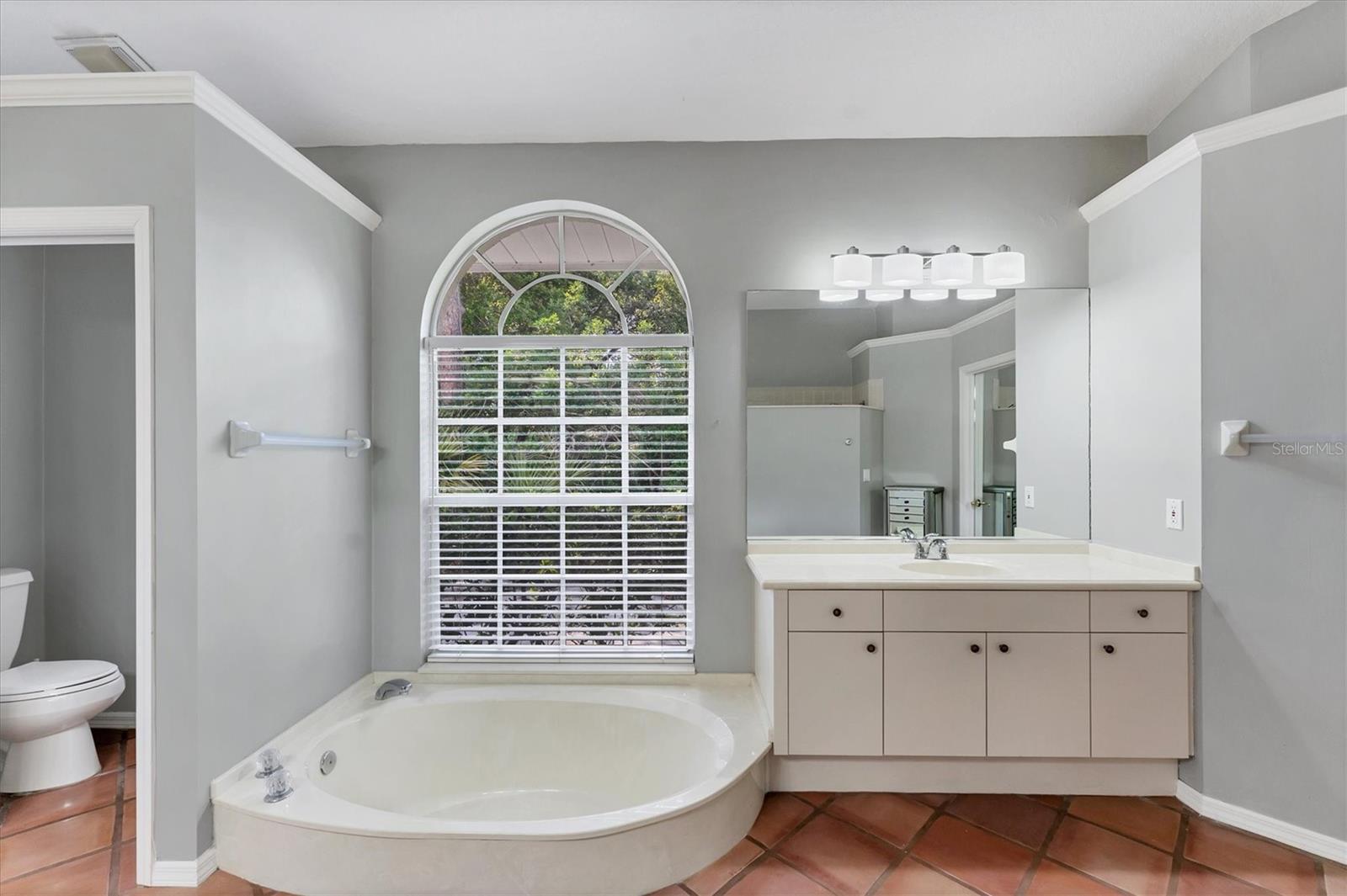 A4649914 Property Photo