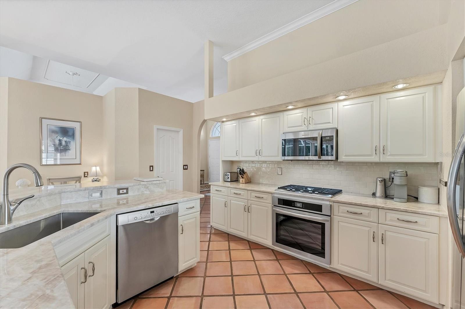 A4649914 Property Photo