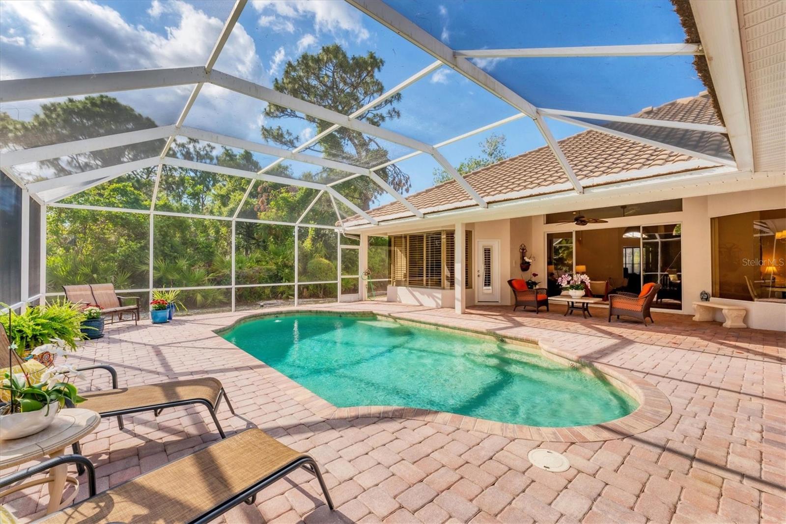 A4649914 Property Photo