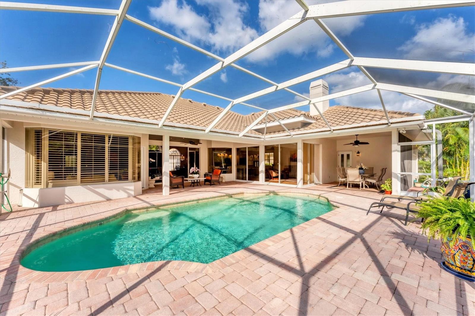 A4649914 Property Photo