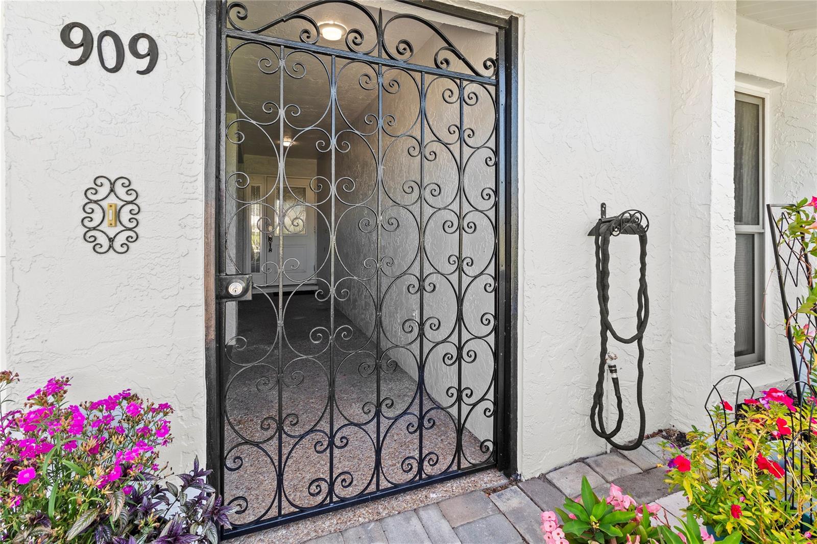 909 68TH ST W, BRADENTON, FL, 34209