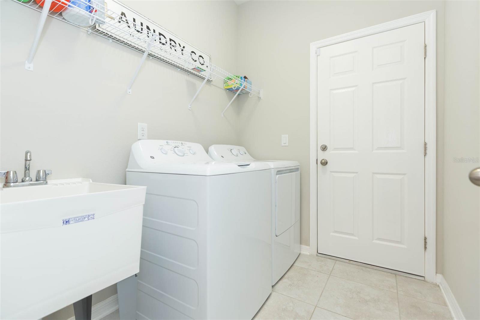 Indoor Laundry room with Laundry sink