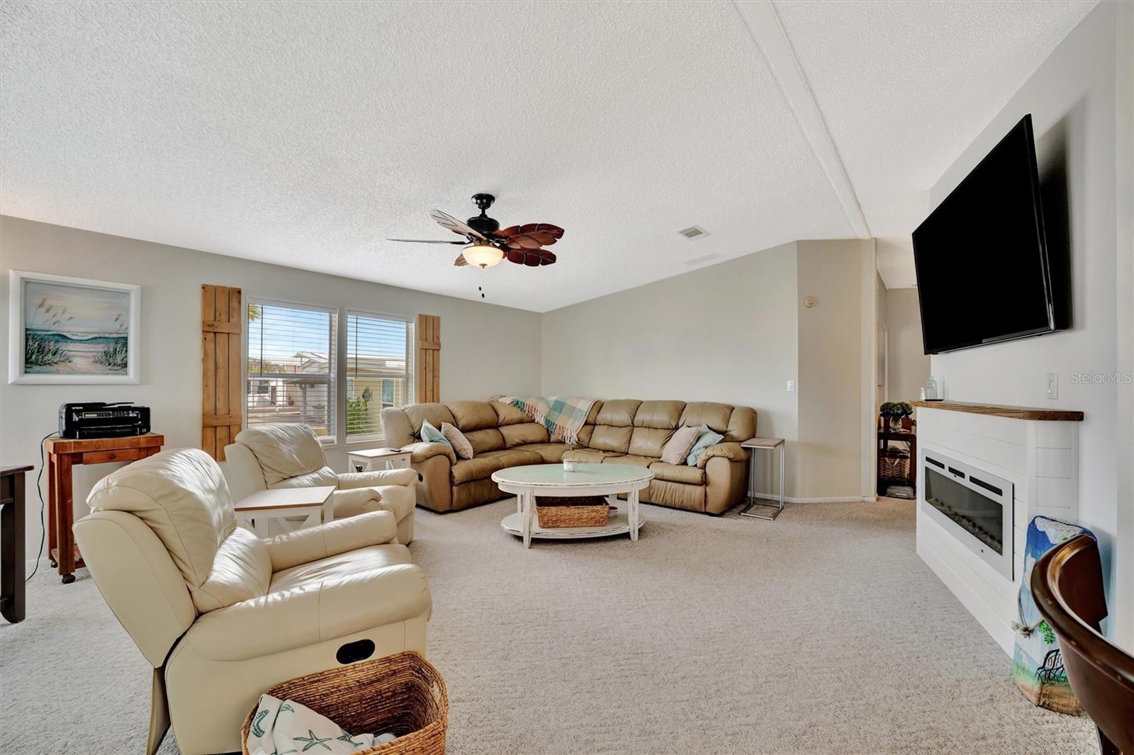 119 E SAINT JOHNS WAY, APOLLO BEACH, FL, 33572