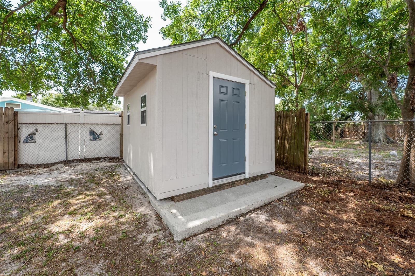 8402 WOODLAKE DR, TAMPA, FL, 33615