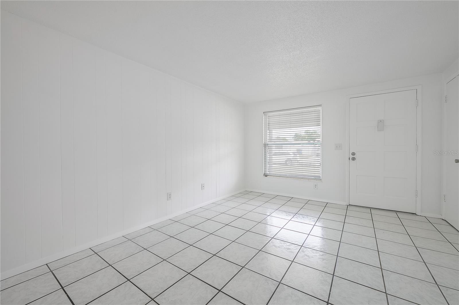 8402 WOODLAKE DR, TAMPA, FL, 33615