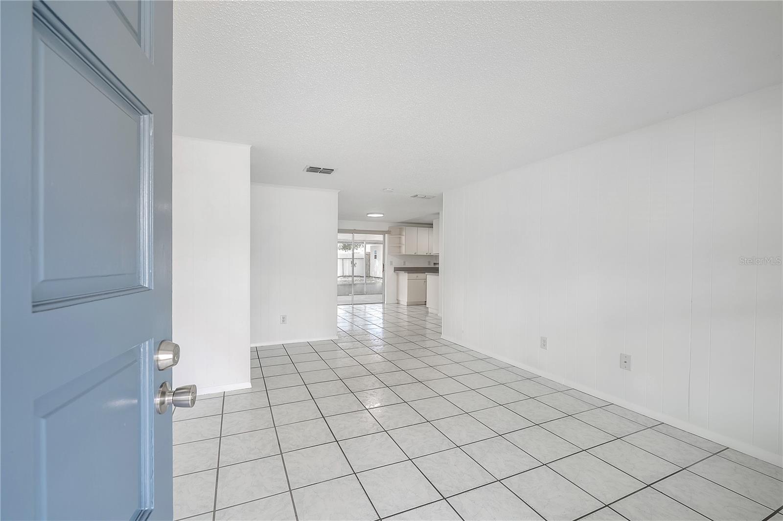 8402 WOODLAKE DR, TAMPA, FL, 33615