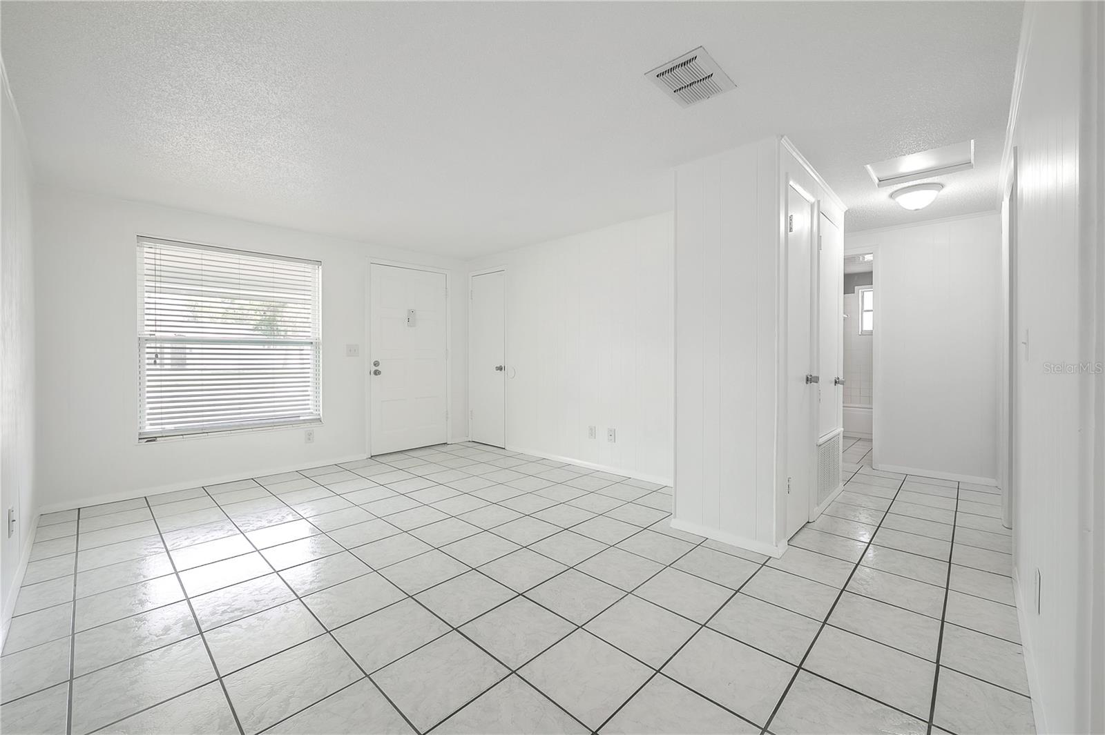 8402 WOODLAKE DR, TAMPA, FL, 33615