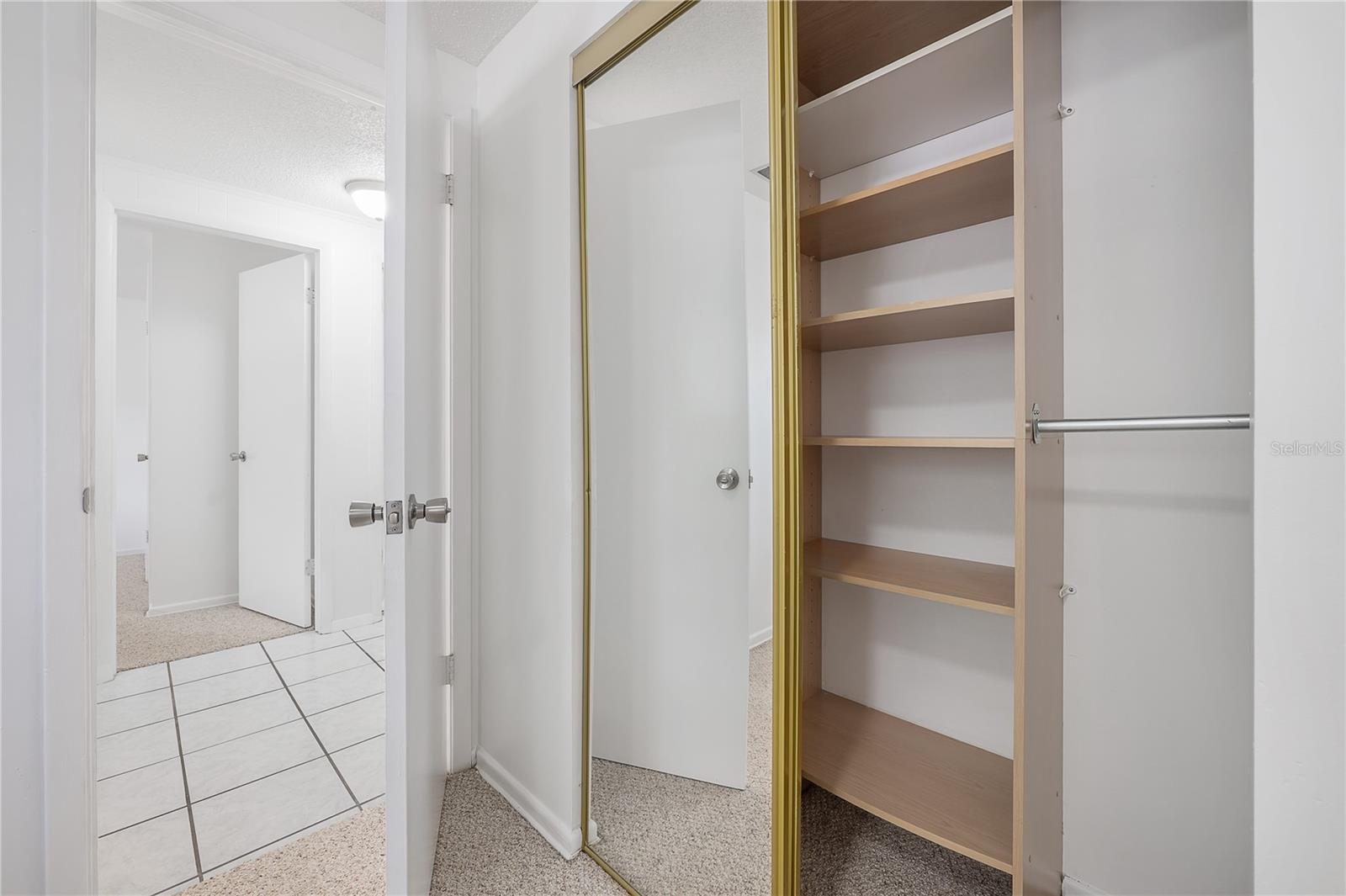 8402 WOODLAKE DR, TAMPA, FL, 33615